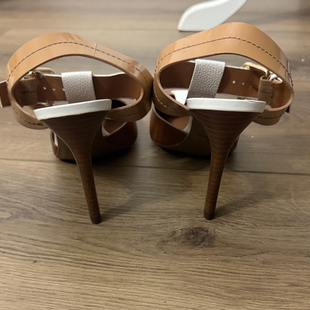 Chic Tan and White Women's Heels - Picture 4 of 9